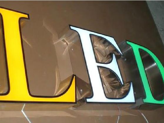 玉溪介绍LED招牌的基础知识。